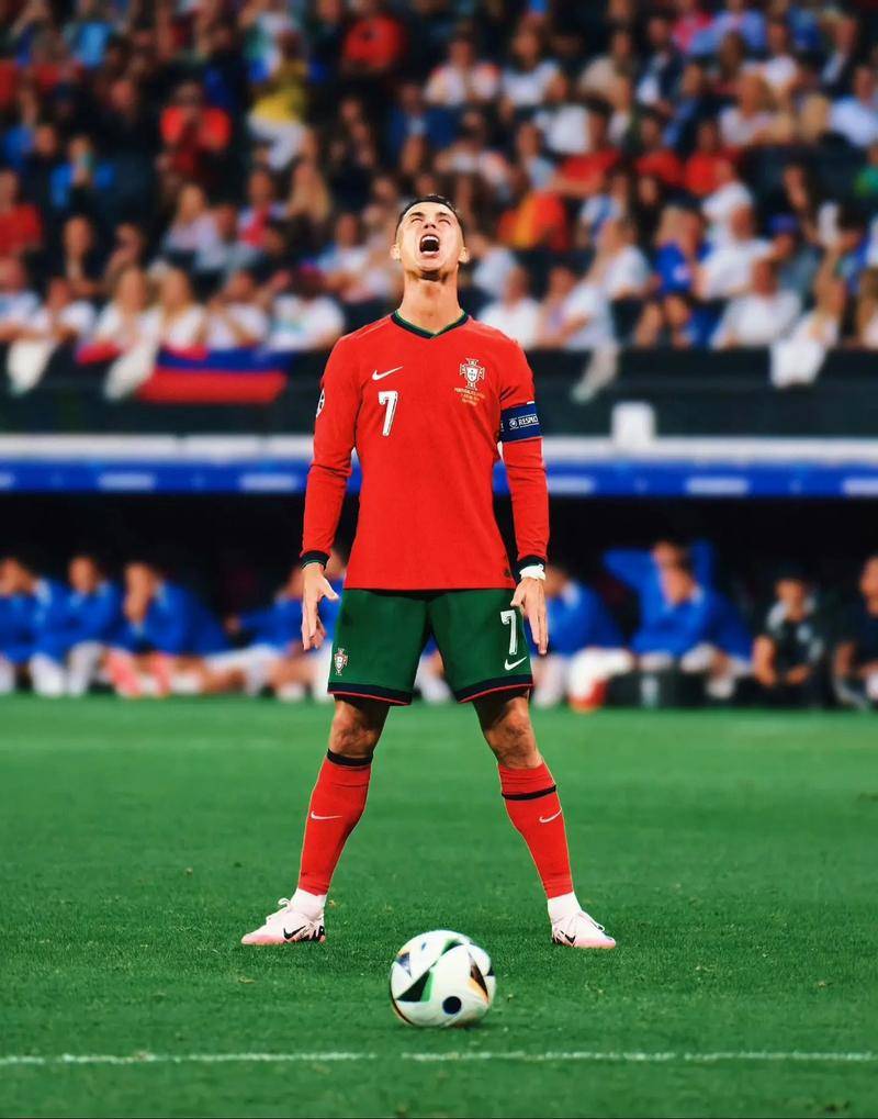 博主：萨拉赫将观看卡拉格解说曼联，俱乐部警告他的社媒动作