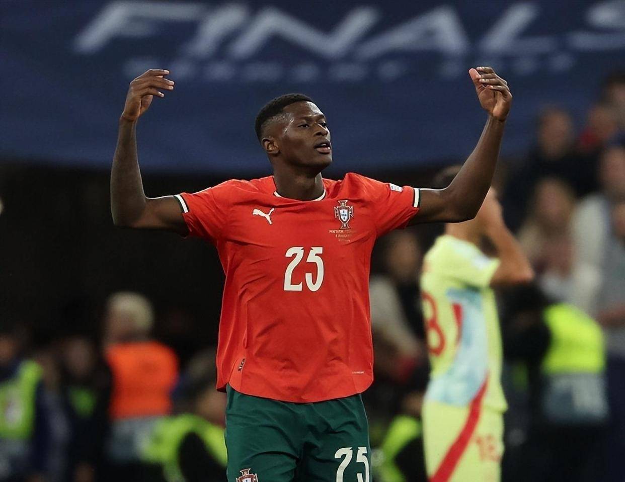 山东男篮上半场强势领先