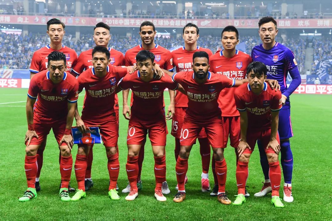 190km发球时速+肩伤隐患！郑钦文退赛是怕输？休养后能更强吗？